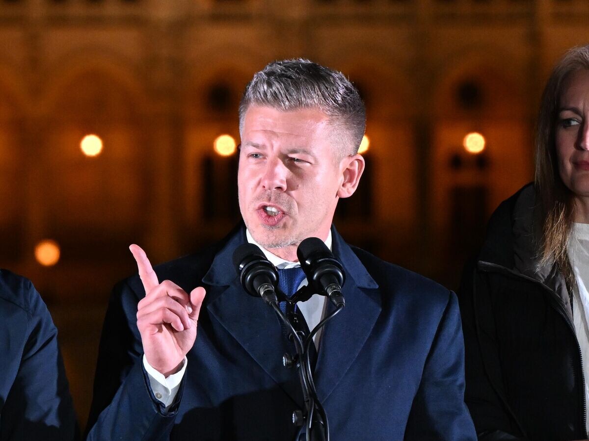    Лидер победившей на парламентских выборах в Венгрии оппозиционной партии "Тиса" Петер Мадьяр на митинге в Будапеште© РИА Новости . Екатерина Чеснокова