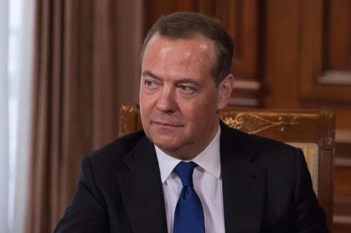    Христофору: Медведев напомнил Западу о последствиях вооружения Киева