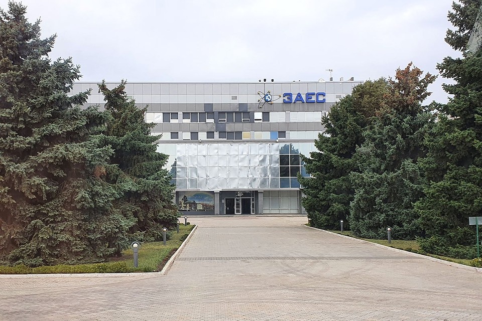    В субботу 30-го мая дрон ВСУ ударил по зданию машинного блока энергоблока №6 Запорожской АЭС. Олег АДАМОВИЧ