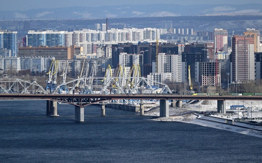    Железнодорожный мост Транссибирской магистрали через Енисей. Красноярск, 2026 г. Фото: РИА Новости/ Илья Наймушин