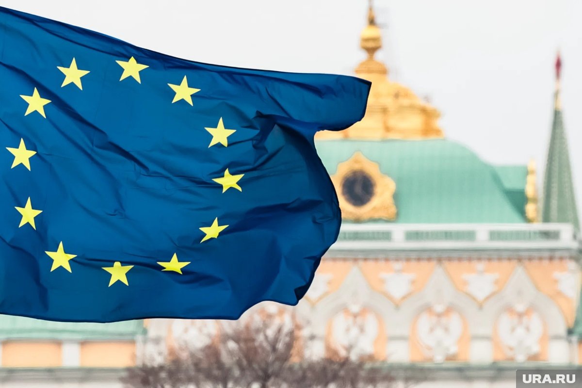     По словам политолога, никакого выбора между ЕС и ЕАЭС для Еревана не существует