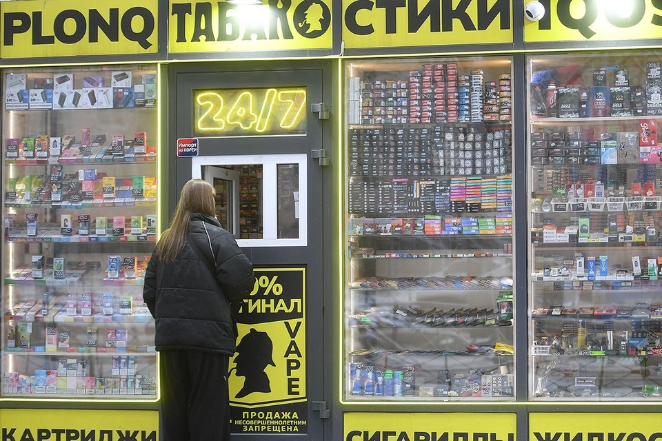    Владельцы табачных компаний придумывают новые, все более изощренные способы сохранить своих потребителей. Алексей БУЛАТОВ