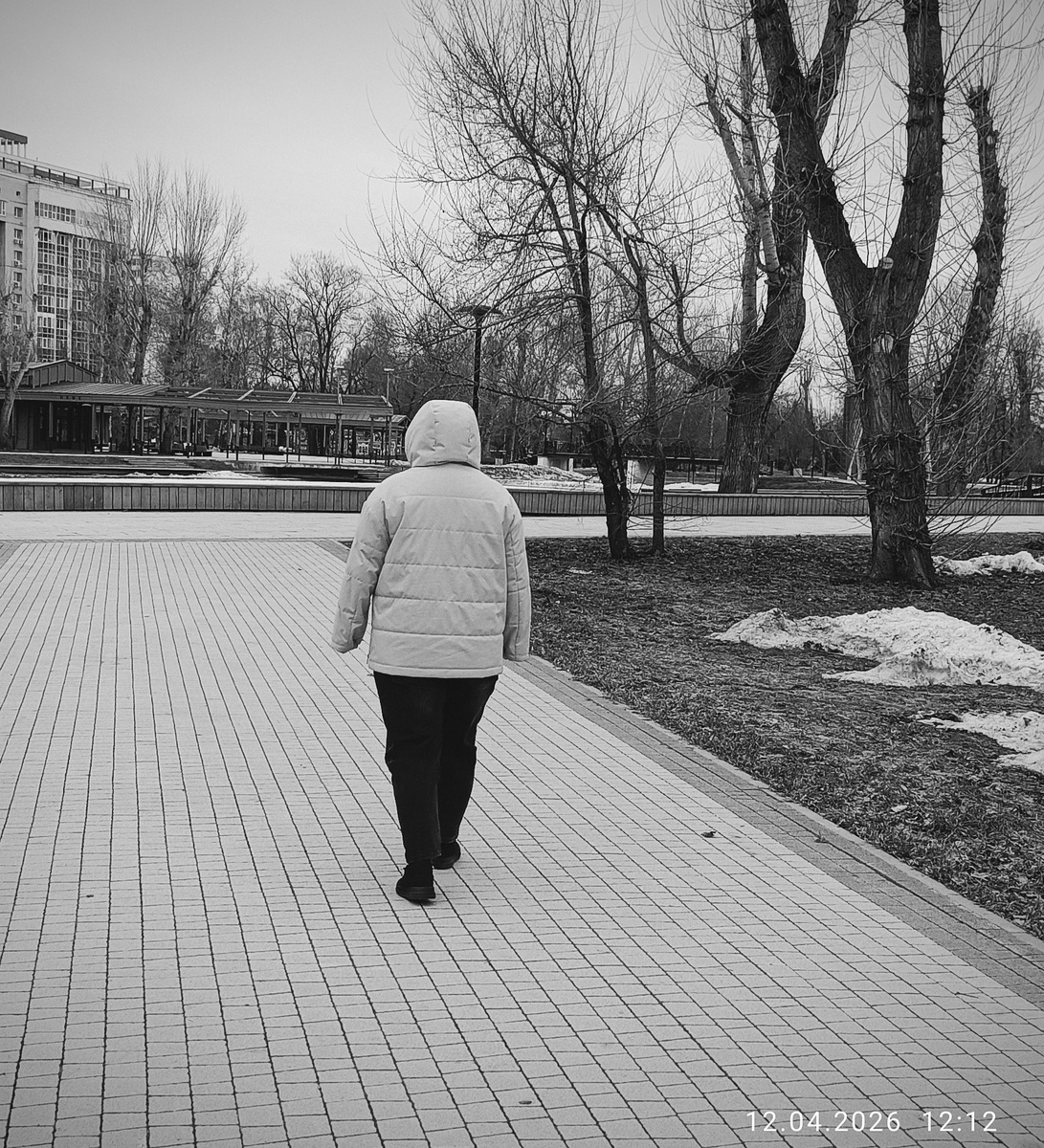 Мортиша где-то на просторах своего города. Фотография автора, апрель 2026 года. 