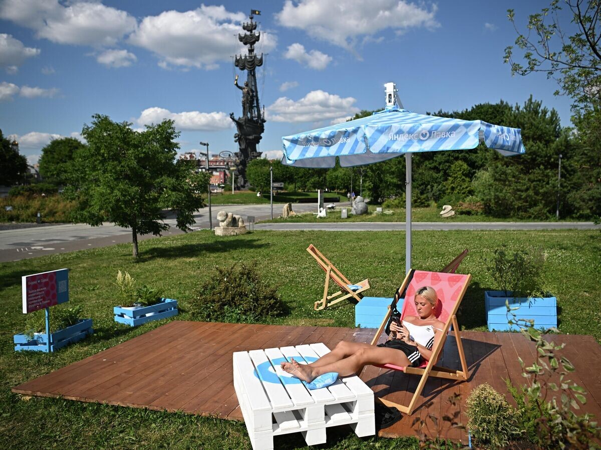    Отдых в парке "Музеон" в Москве | © РИА Новости / Сергей Бобылев
