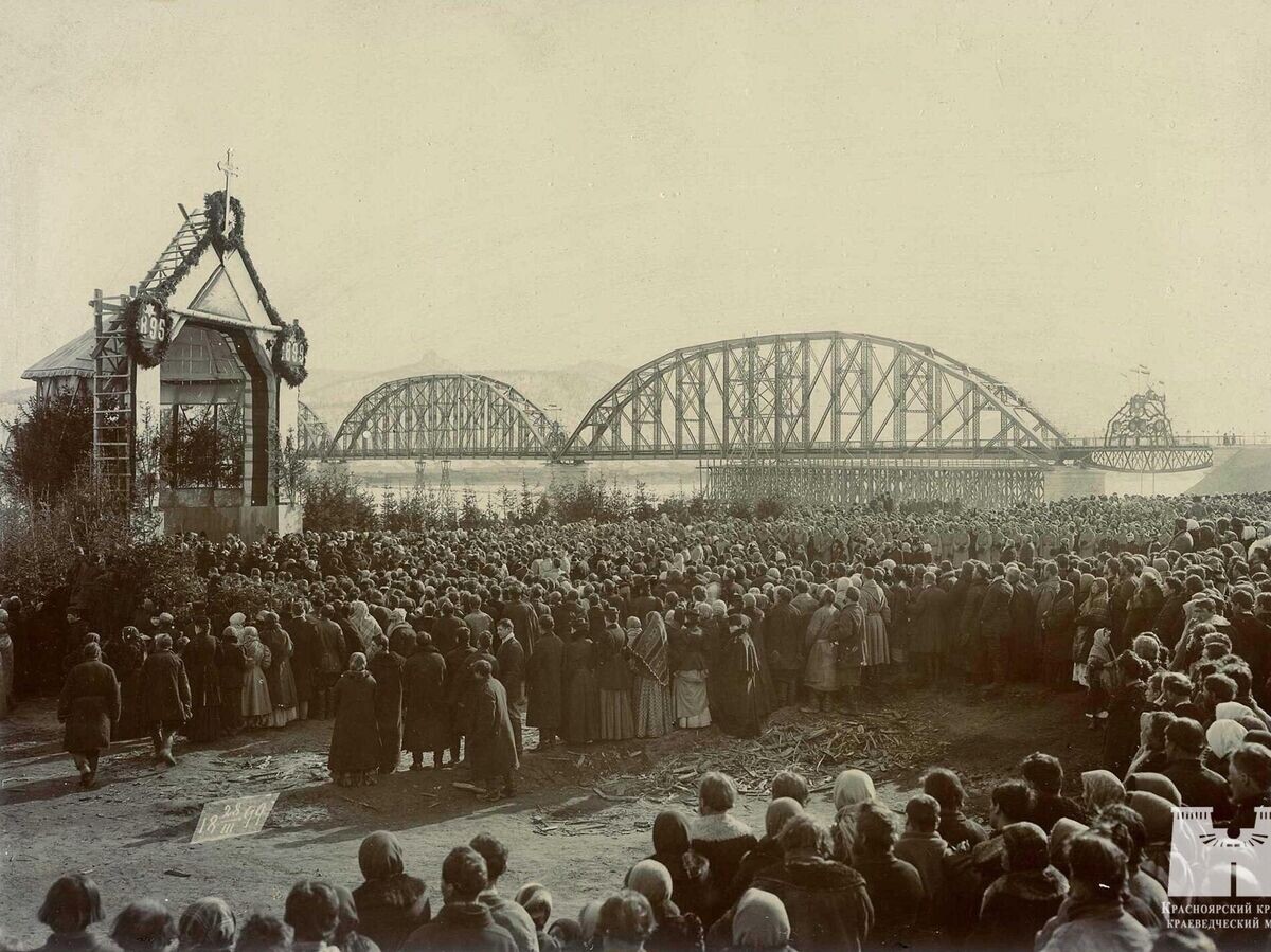    Праздник по случаю открытия моста. | © Красноярский краевой краеведческий музей