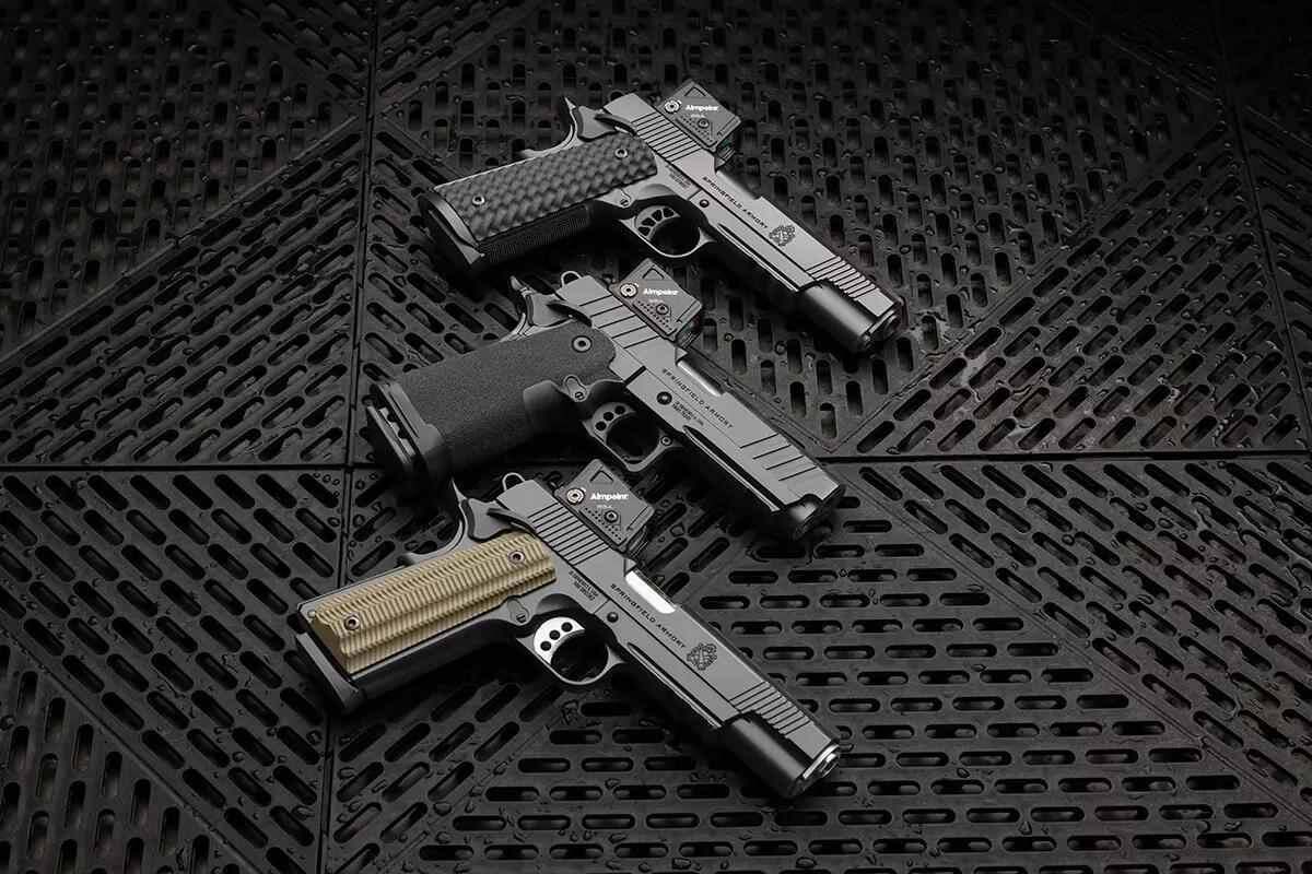 Прицельная планка Aimpoint COA A-CUT устанавливается на затвор пистолетов Springfield Armory с использованием полноразмерного крепления «ласточкин хвост», фиксируемого передним крючком и задним клином.