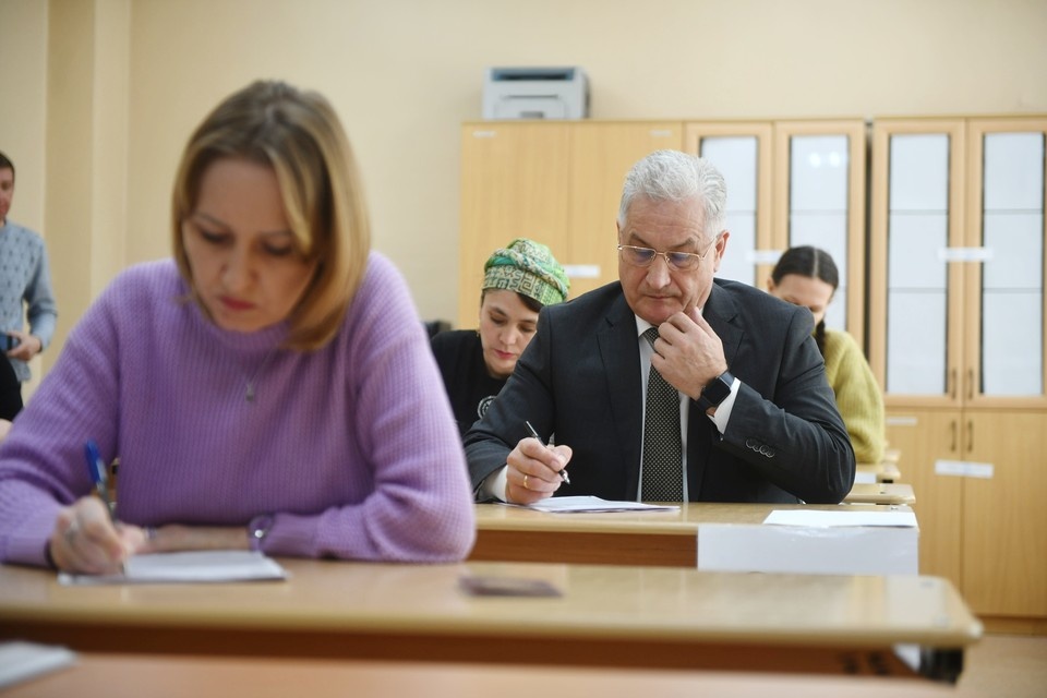    Программа школы разработана практикующими специалистами в области детской психологии, педагогики и социальной работы Алексей БУЛАТОВ
