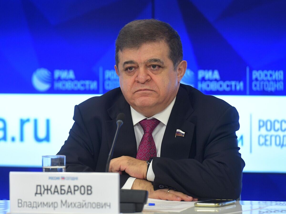    Владимир Джабаров во время пресс-конференции в международном мультимедийном пресс-центре МИА "Россия сегодня" | © РИА Новости / Владимир Трефилов