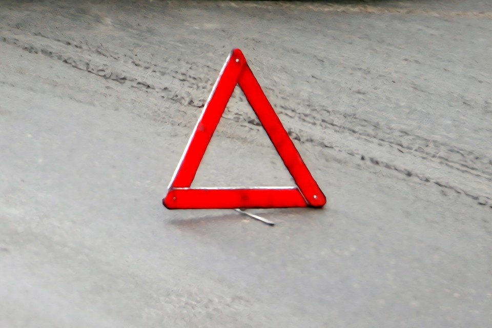    Иномарка перевернулась на крышу на Ипподромской магистрали в Новосибирске. Олег УКЛАДОВ