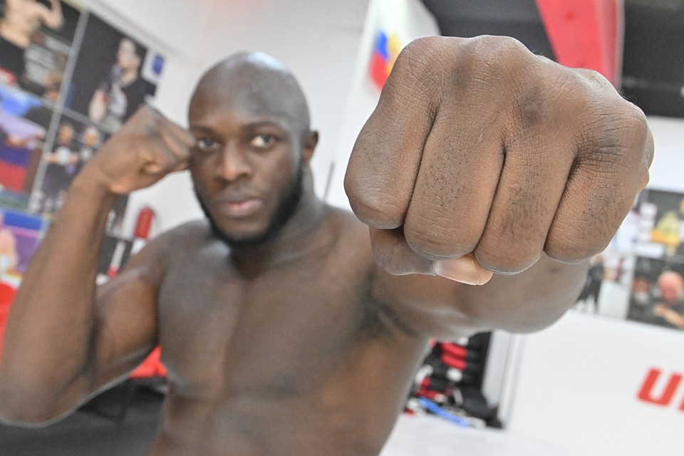    Кузьмич, который в прошлом году дебютировал в российской лиге MMA Series, выступает в среднем весе Владимир ВЕЛЕНГУРИН