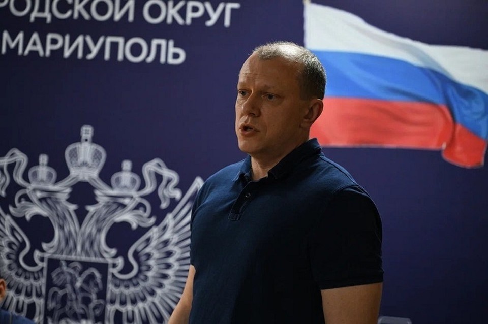   Глава Мариуполя Антон Кольцов поздравил горожан с Днем Святой Троицы. Фото: АГ ДНР