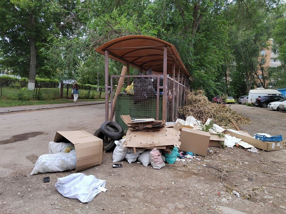    Вывоз и сброс отходов в места, не предназначенные для обращения с отходами, запрещен Светлана МАКОВЕЕВА