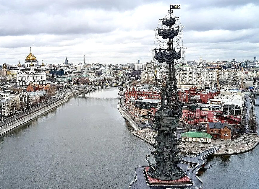 Памятник Петру I в Москве. автор Зураб Церетели