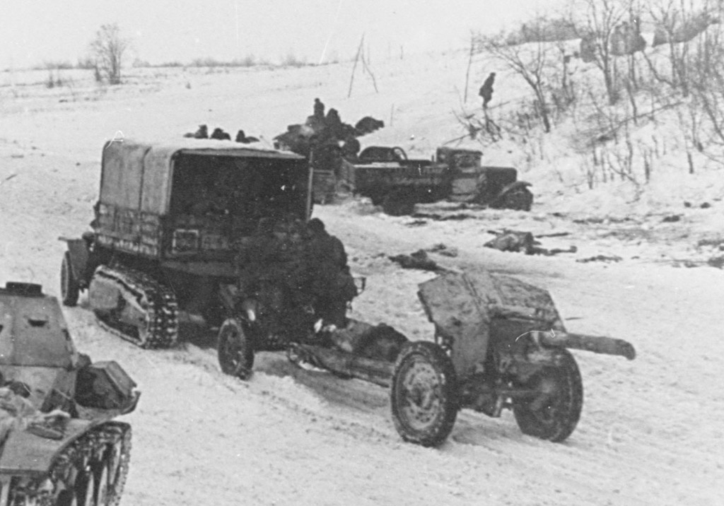 ЗИС-42, вынужденная замена быстроходного тягача дивизионной артиллерии.