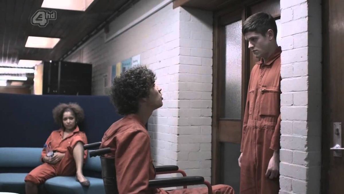 Скриншот из сериала "Отбросы"