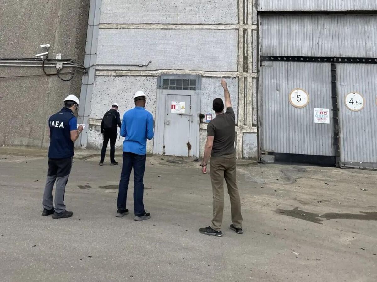    Эксперты МАГАТЭ осматривают повреждения энергоблока ЗАЭС от удара украинского беспилотника | © Фото : Mikhail Ulyanov/X