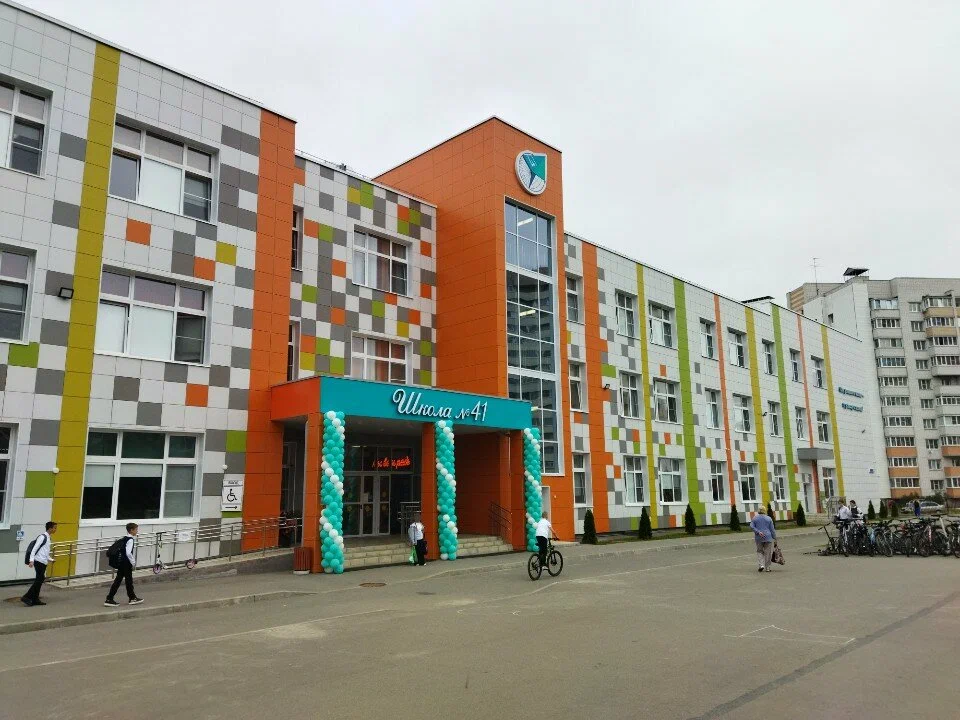 На фото школа № 41 г. Вологда