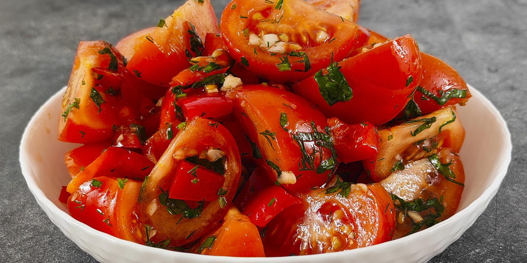 Помидоры с болгарским перцем. Очень вкусный салат