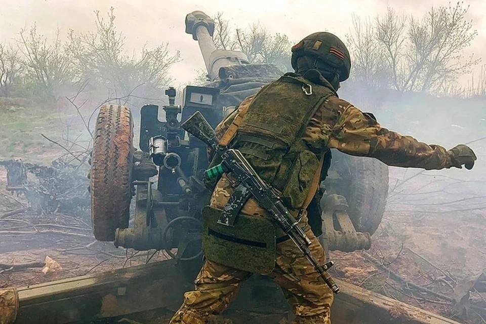    Российские военнослужащие бьют по позициям ВСУ. Александр КОЦ