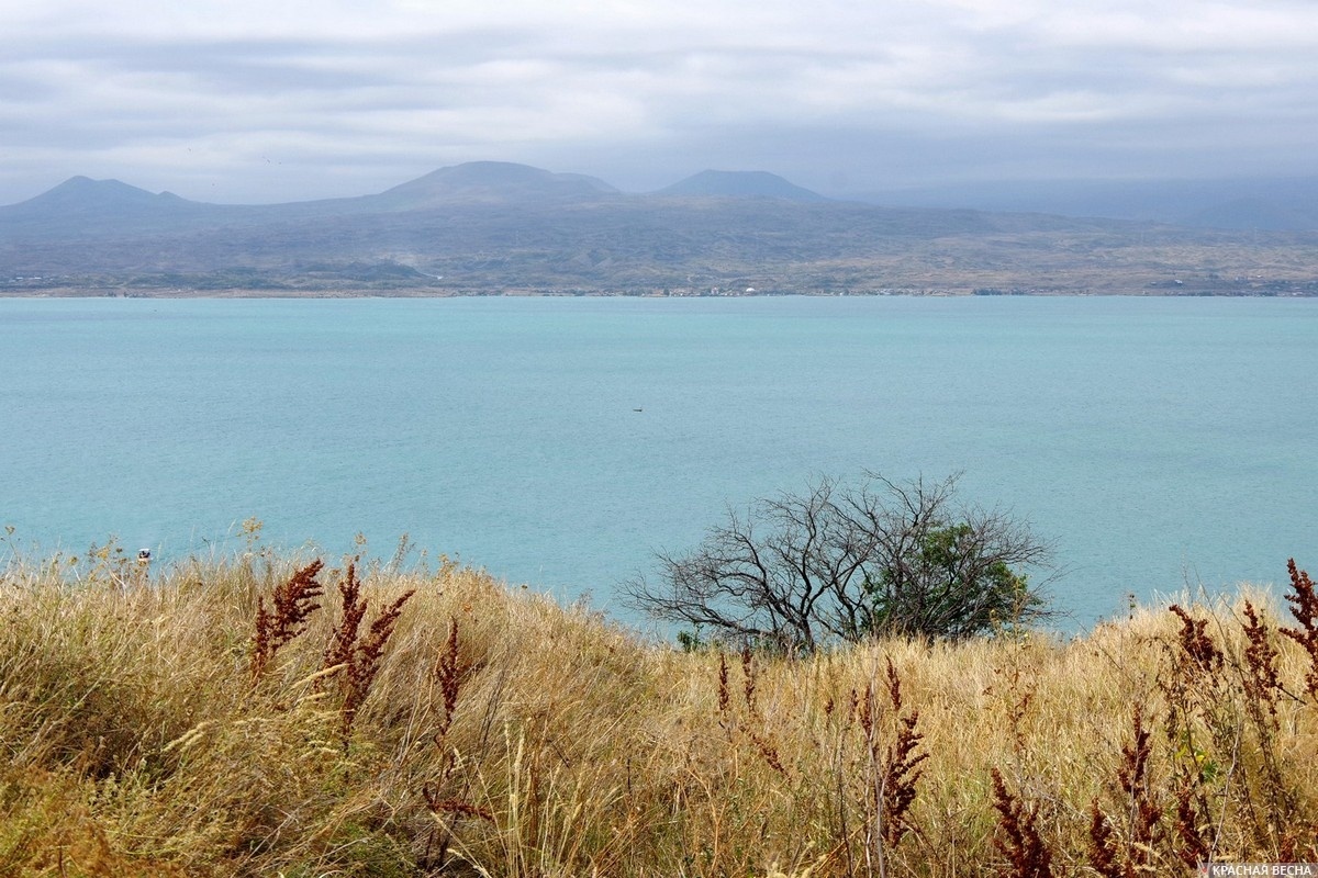     Озеро Севан, Армения   
Олег Филиппов © ИА Красная Весна