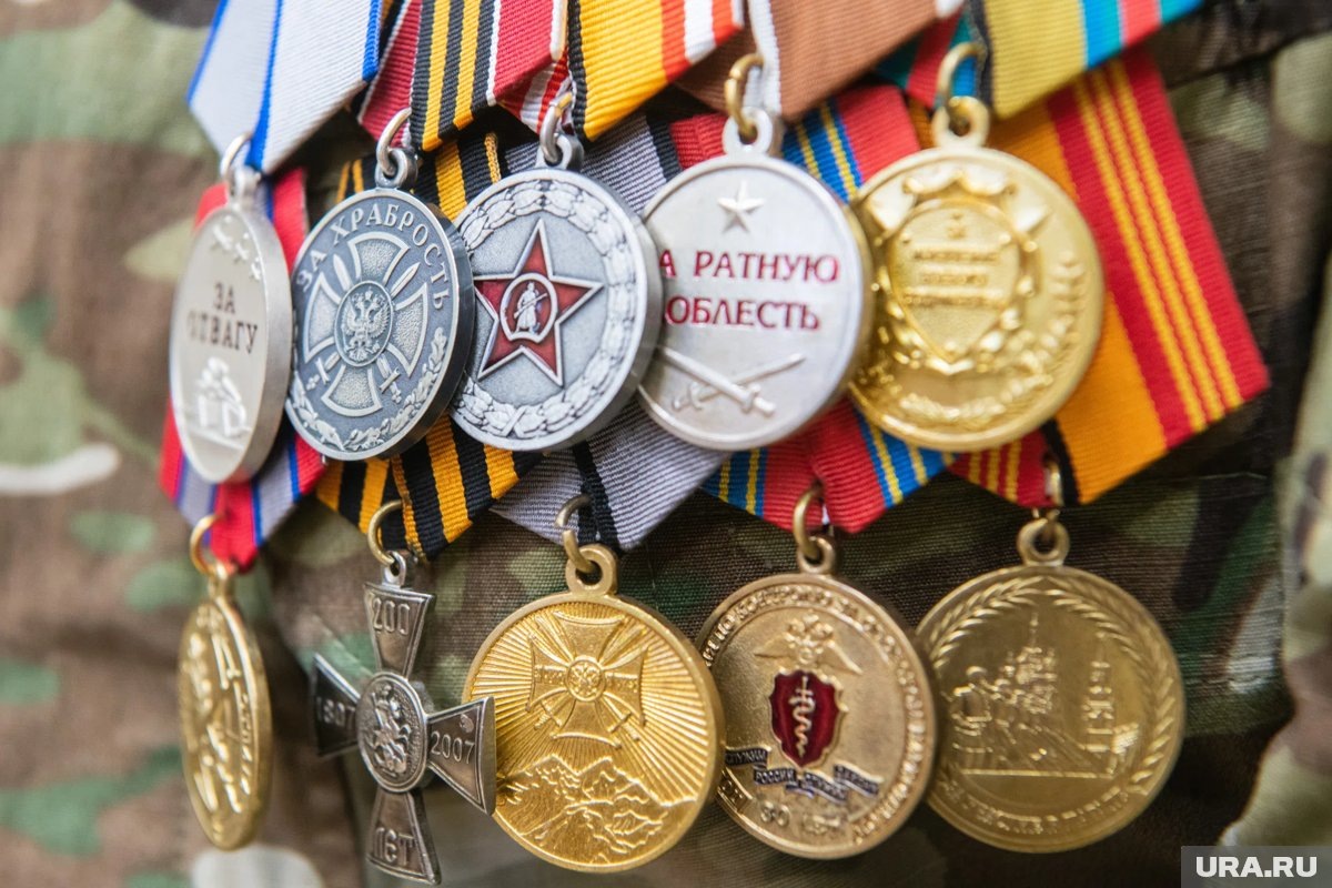     18-летний Адам Кадыров получил медаль за «За вклад в проведение специальной военной операции»