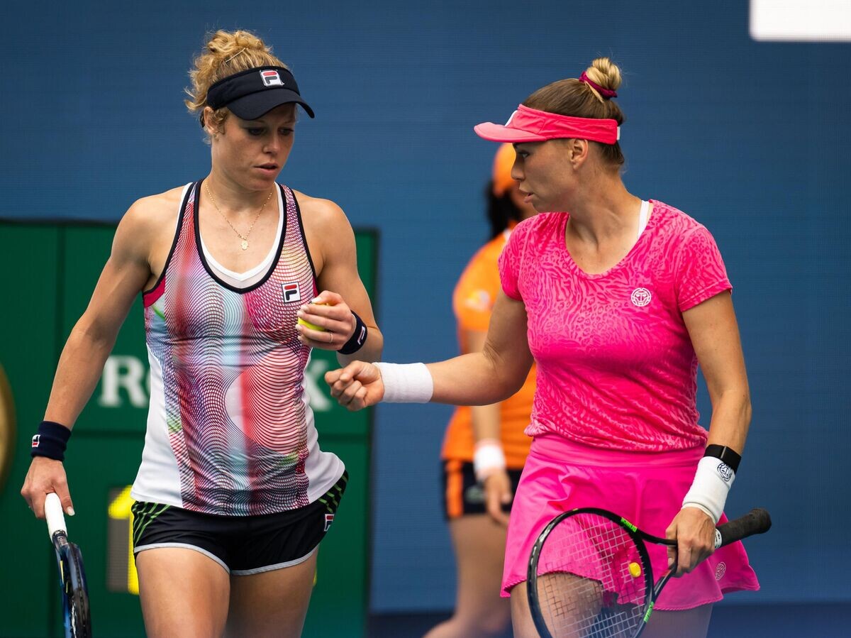    Теннисистки Вера Звонарева (справа) и Лаура Зигемунд | © Фото : Пресс-служба WTA