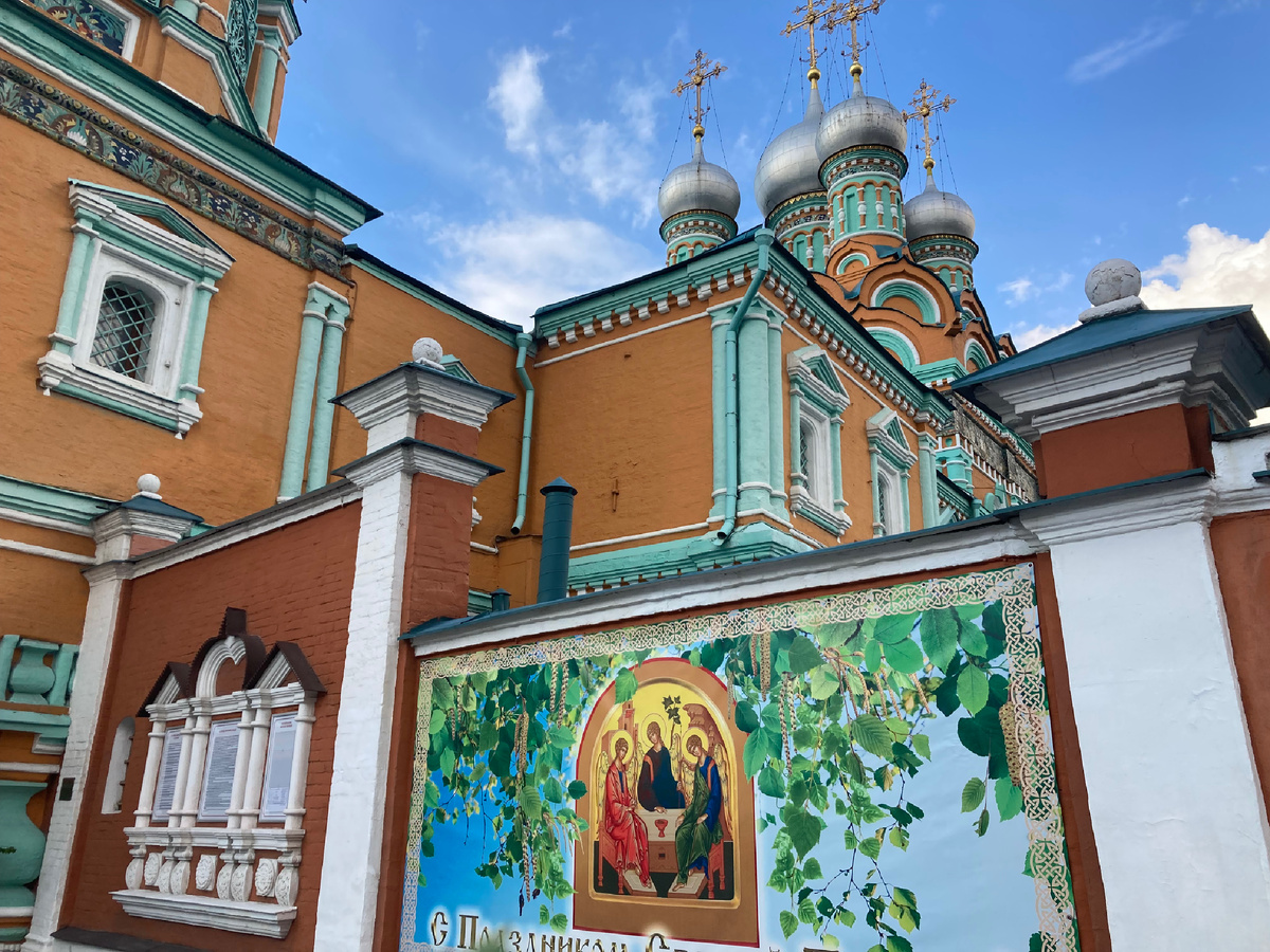 Храм Святителя Григория Неокесарийского в Дербицах на Большой Полянке в Москве. Все фотографии  автора.