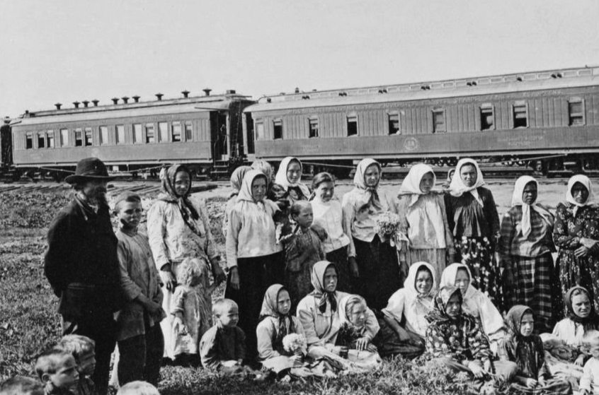 Переселенцы едут в Сибирь. Государство давало землю, ссуду и освобождение от налогов