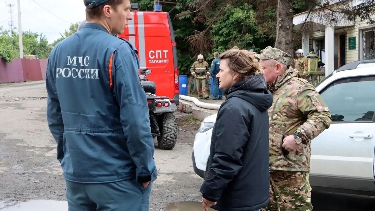   Глава Матвеево-Курганского района Дина Алборова с самого начала инцидента находится на месте   Тг Дины Алборовой