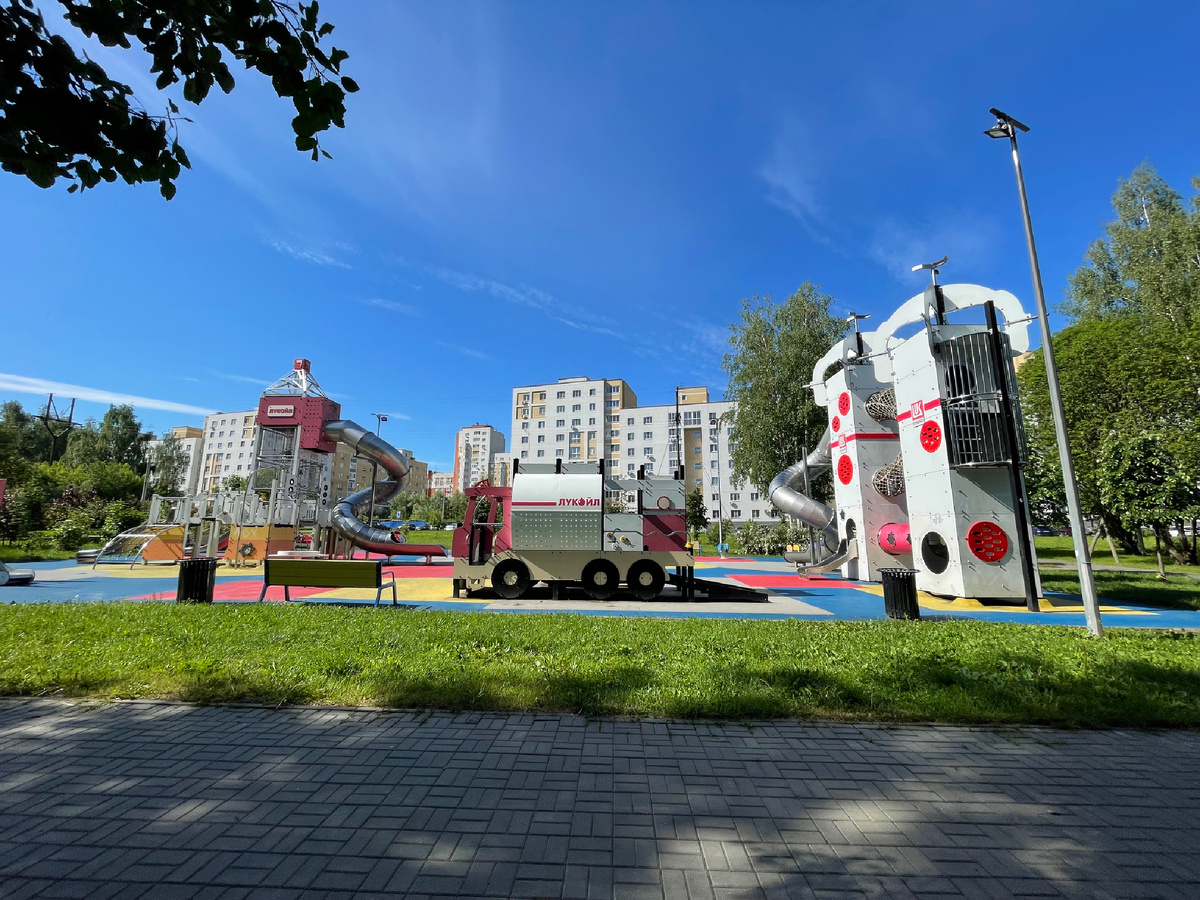 Детская площадка в парке Юбилейный