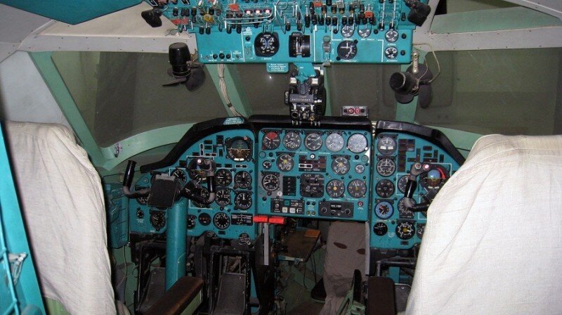 Кабина тренажера Ту-134А