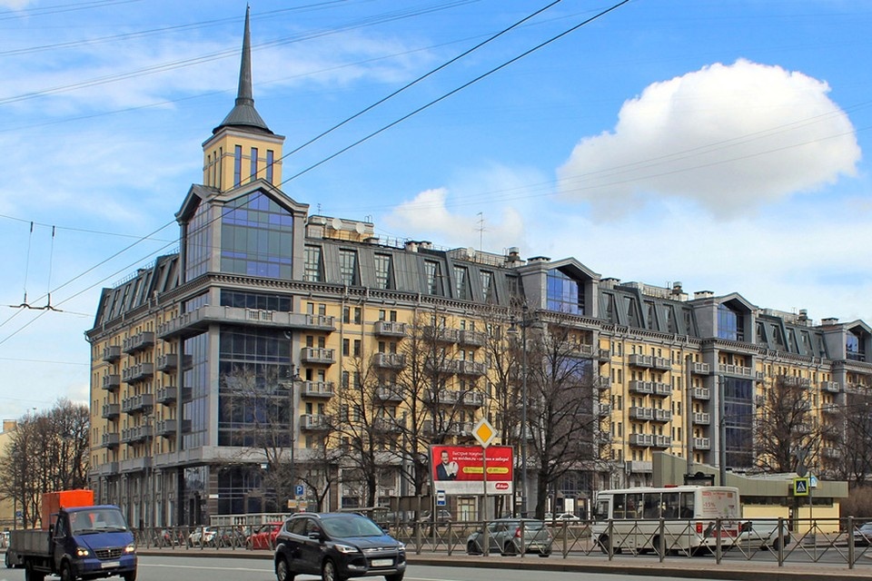    Вот этот дом. Притягательное место для юных руферов. Фото: citywalls.ru