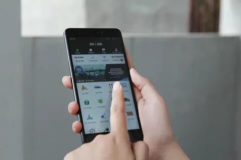 Приложениями Gojek