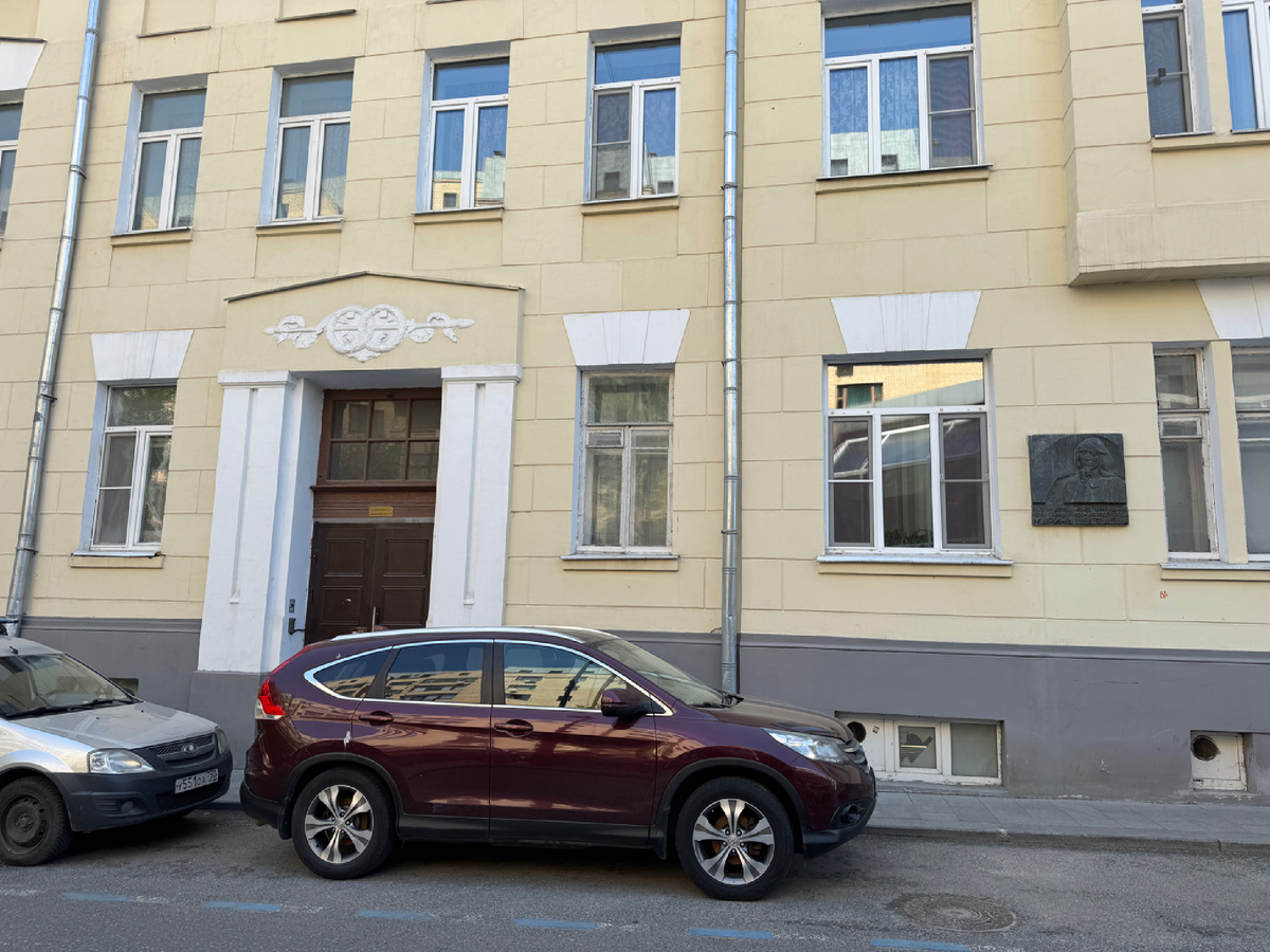 Дом, где жили Эфрон и Цветаева. Фото автора 