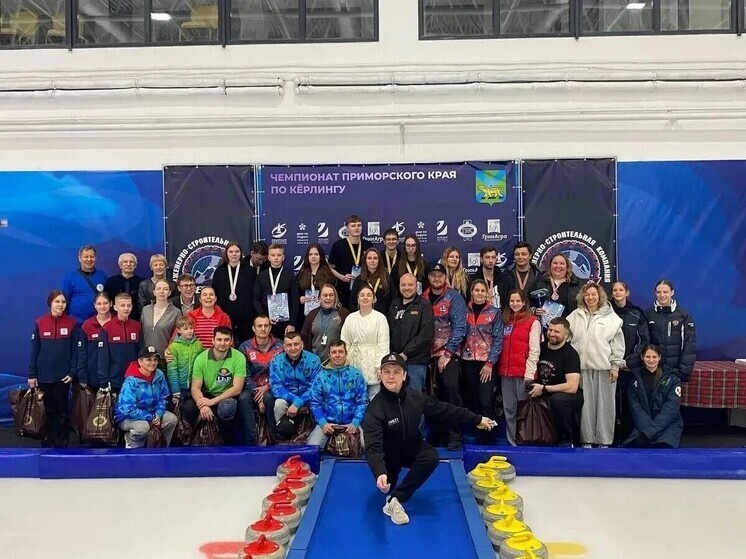     Студенты ДВФУ взяли «золото» чемпионата Приморья по керлингу. Фото: пресс-служба краевого Минспорта
