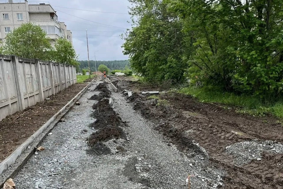    Губернатор лично проверил ход работ в Североуральске. Фото: канал Дениса Паслера