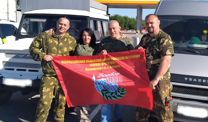 В центре Илья с женой по имени Жанна...