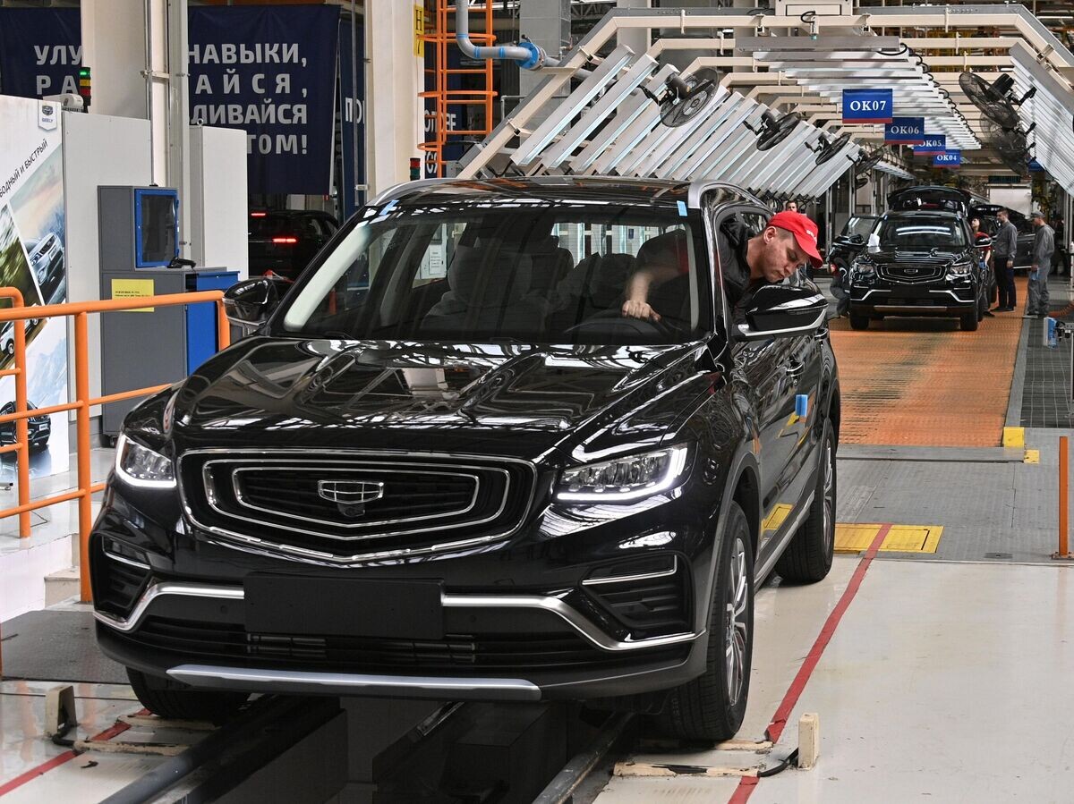    Производство автомобилей Geely на заводе BelGee в Минской области © Sputnik / Виктор Толочко