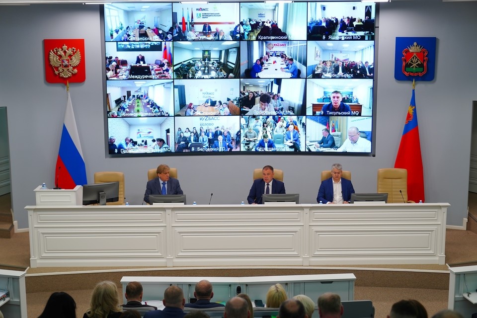    Губернатор Кузбасса поручил обеспечить безопасность детей на экзаменах и отдыхе.
