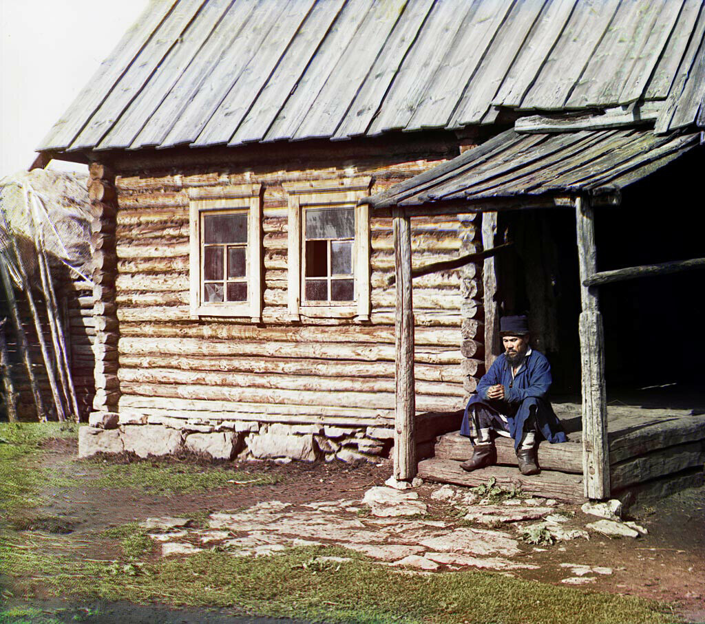 
Башкир у своего дома. Фотография С.М. Прокудина-Горского, 1910 год
Источник: commons.wikimedia.org, общественное достояние