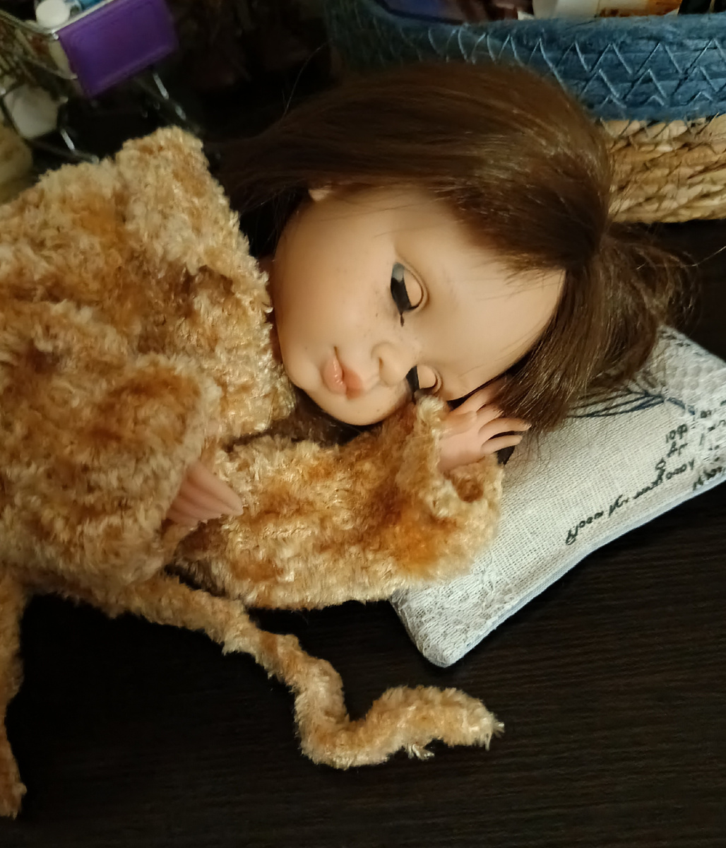 Оливка спит.