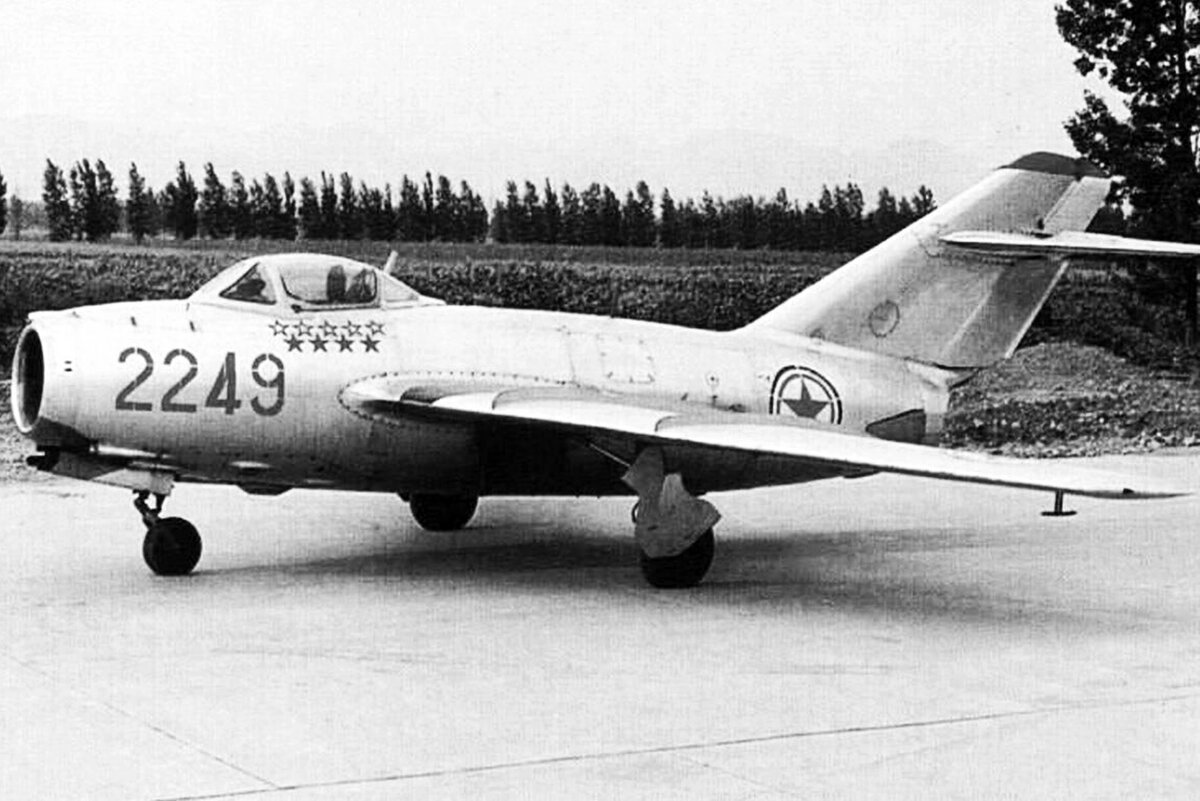 МиГ-15 с 9 звездами на фюзеляже.
Фото: Korean Air War/Michael Napier