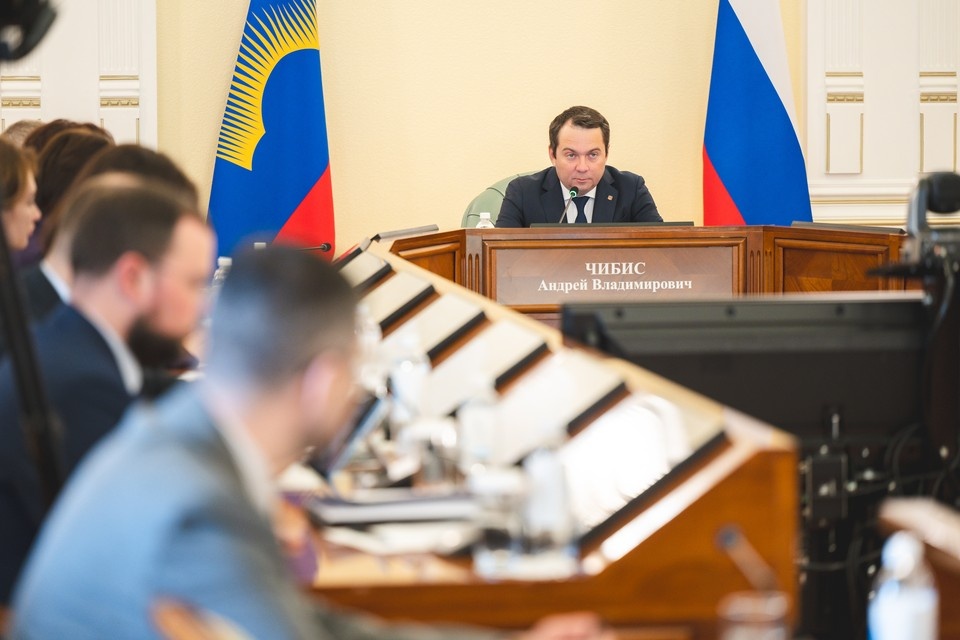   Также глава региона заверил, что работа по развитию военных гарнизонов и улучшению условий жизни военнослужащих будет продолжена. Фото: Игорь Громов / Правительство Мурманской области