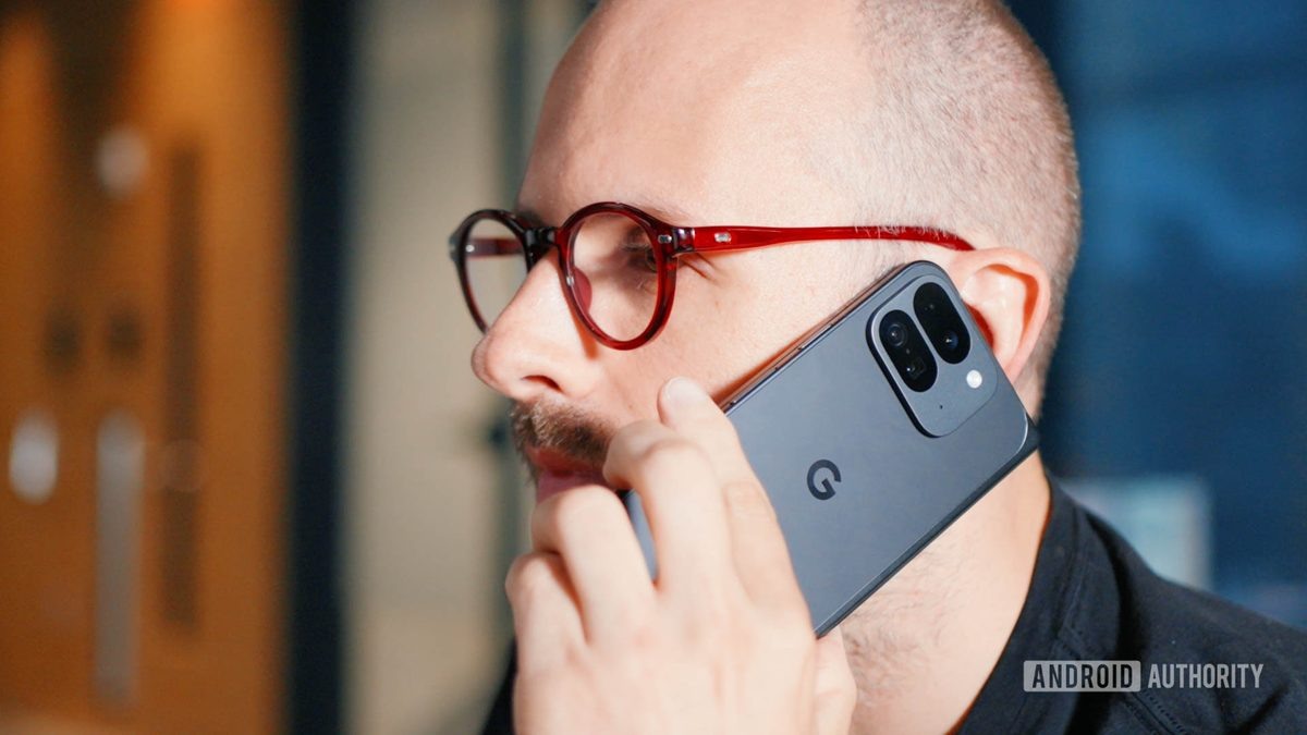 Компания Google начала тестирование нового интерфейса для управления SIM-картами в своём приложении «Телефон». Функция позволит пользователям смартфонов на Android выбирать предпочтительную SIM-карту для звонков через удобное выпадающее меню, а не через всплывающее окно перед…