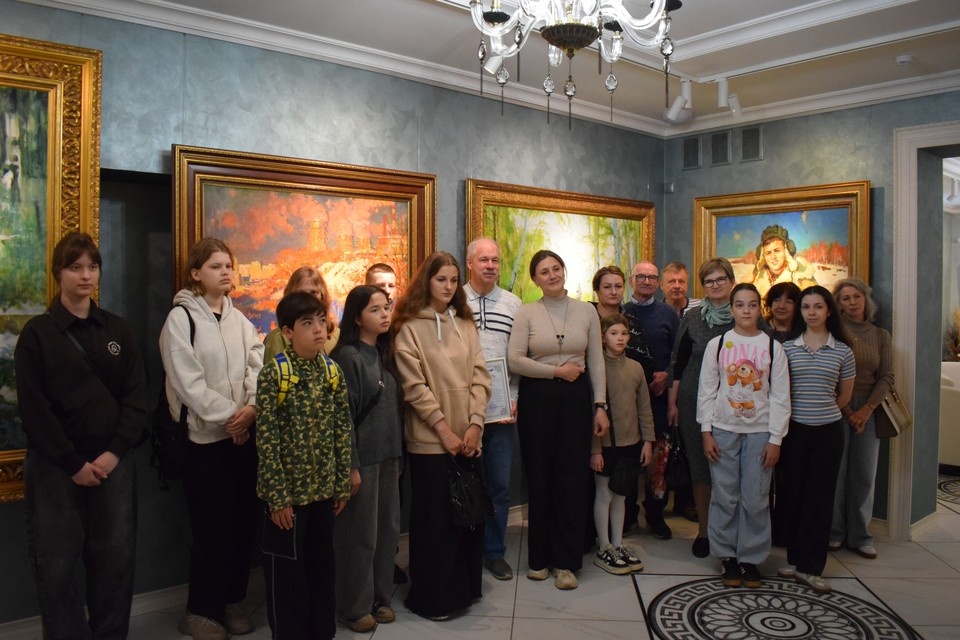    Юные художники Троснянской детской школы искусств в галерее Олега Карпикова Елена Зябкина