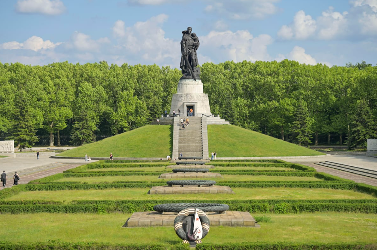 Ещё одно мемориальное сооружение в Трептов-парке © picture alliance/Joko