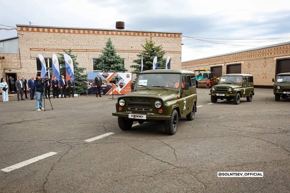    Транспортные средства предоставило предприятие «Оренбургремдорстрой». Фото: MAX-канал Евгения Солнцева