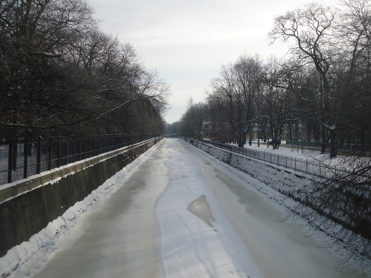 Дорога к Якорной площади и Морскому Собору. Пасмурно. Из архива автора.