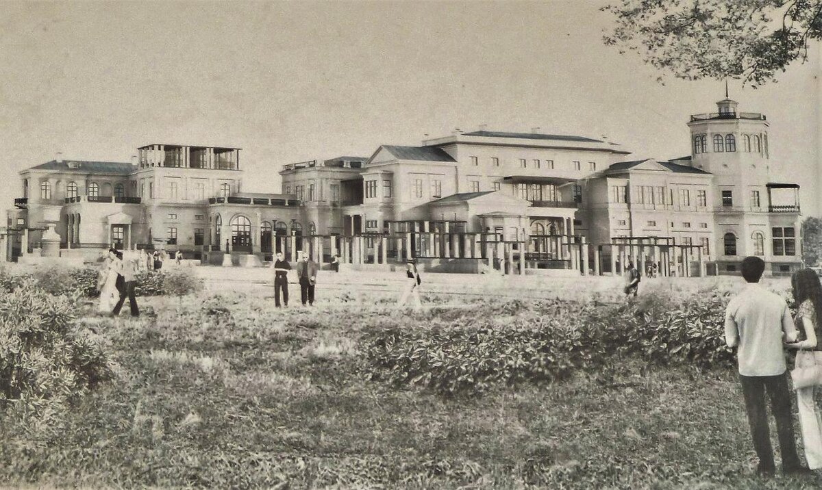 Дворец в Михайловке, 20 век /фото с сайта https://www.citywalls.ru/