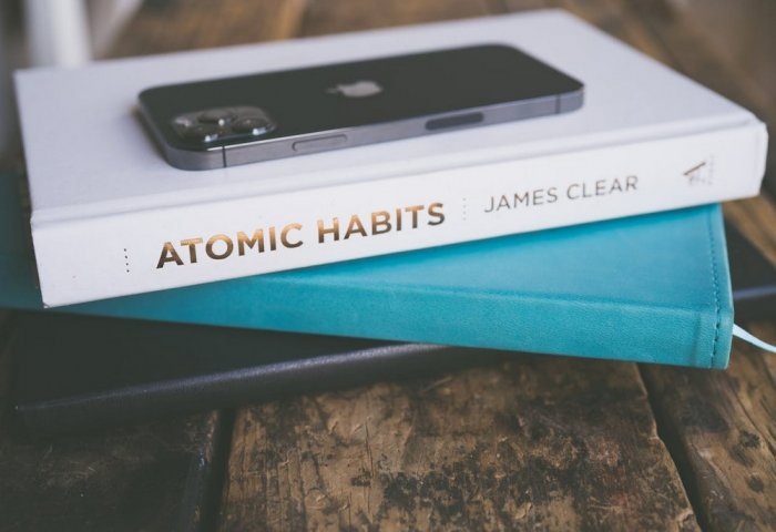 Книги и телефон